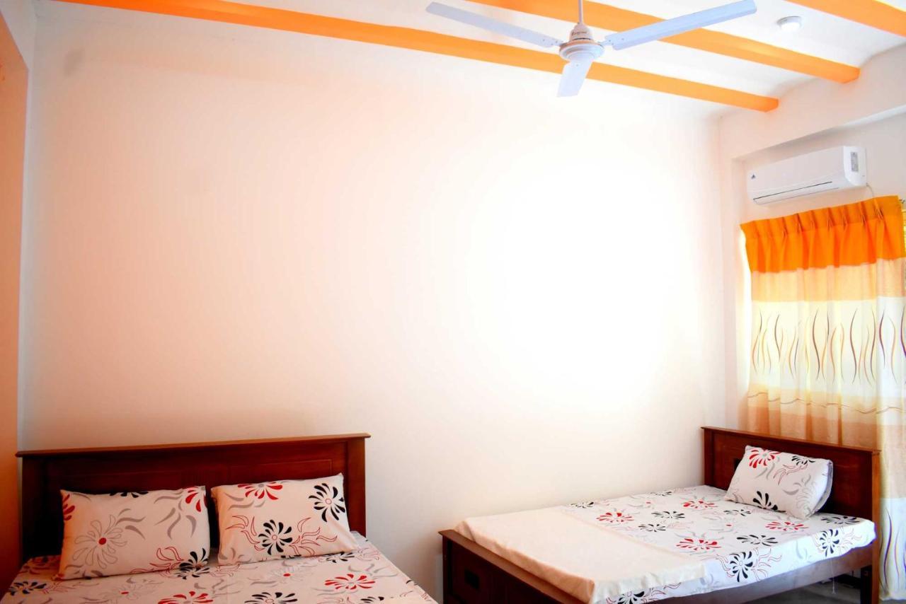 Sri Mayura Holiday Resort Катарагама Экстерьер фото