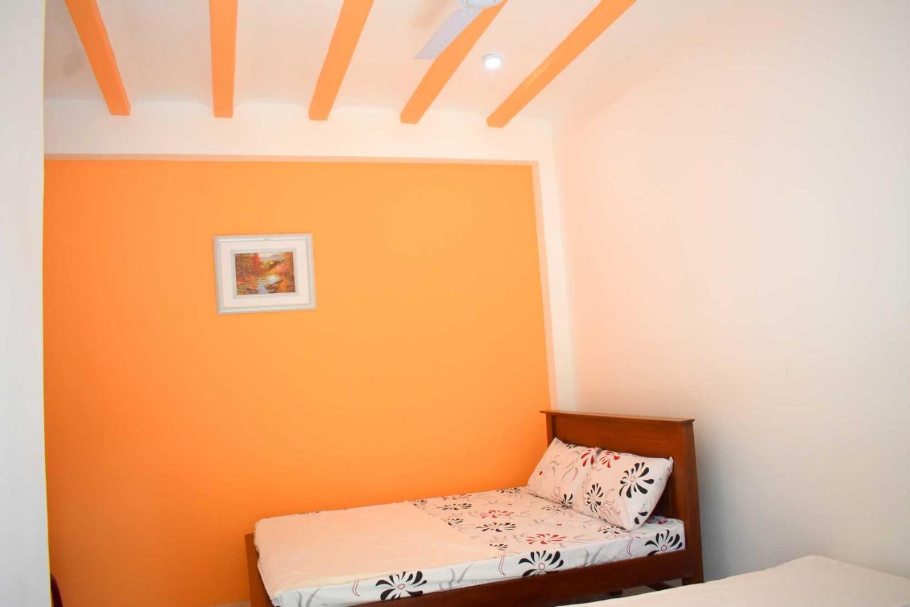 Sri Mayura Holiday Resort Катарагама Экстерьер фото