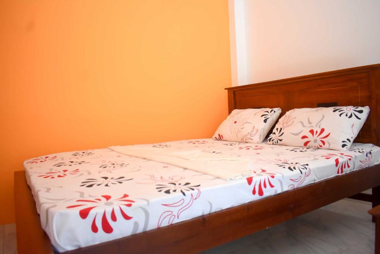 Sri Mayura Holiday Resort Катарагама Экстерьер фото